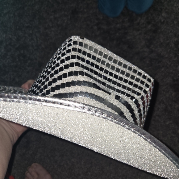 Silver Geometric Patterned Hat - Picture 4 of 4